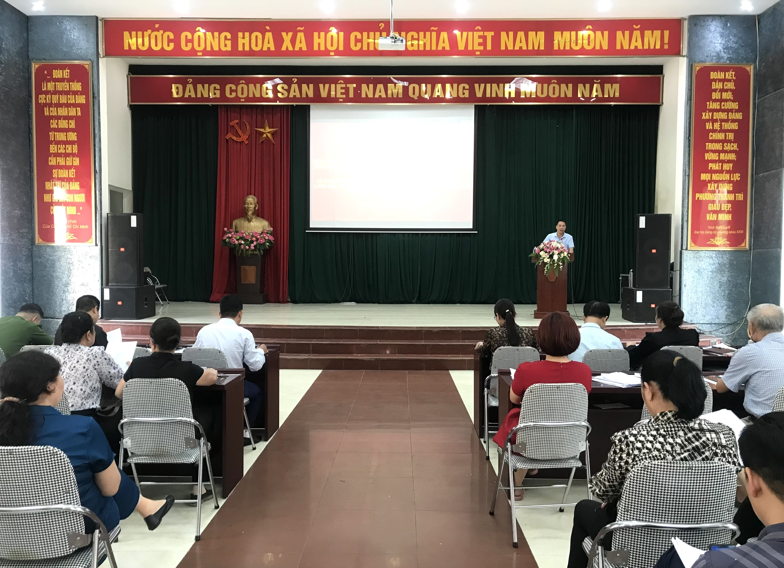 Đảng ủy phường Thanh Trì tổ chức hội nghị quán triệt, triển khai Chỉ thị số 27-CT/QU của Quận ủy Hoàng Mai và Nghị quyết số 125-NQ/ĐU của Đảng ủy phường về tăng cường sự lãnh đạo, chỉ đạo thực hiện công tác đảm bảo trật tự và văn minh đô thị trên địa bàn